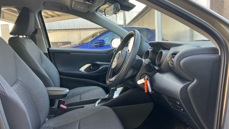 Toyota Yaris 1.5 Hybrid Design 5dr CVT Hybrid Hatchback